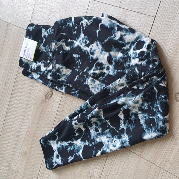Nwt printed 7/8 high rise leggings - Picture 2 of 2